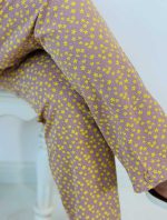 شلوار پنبه سوپر لاکرادارشلوار پنبه سوپر لاکرادار طرح گل زرد زمینه کرمی 8917